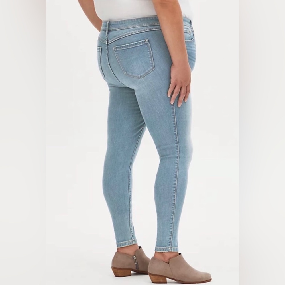 New Torrid Mid fit Skinny Jeans